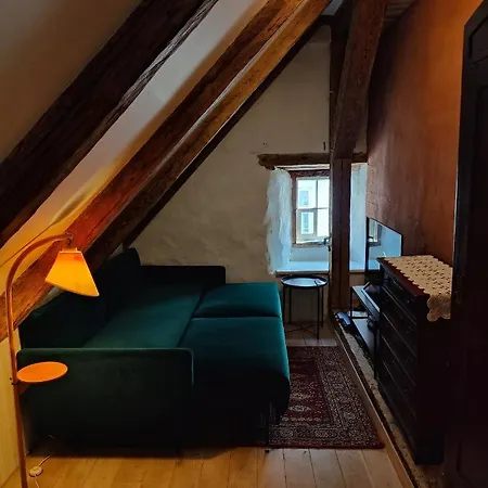 Old Town's Charming Attic Studio Apartamento *