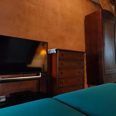 Old Town's Charming Attic Studio Apartamento Tallin